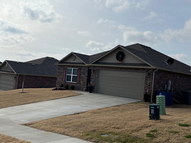 Building Photo - 6900 SW Whitmarsh Rd