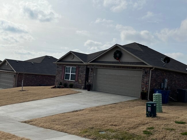 Building Photo - 6900 SW Whitmarsh Rd