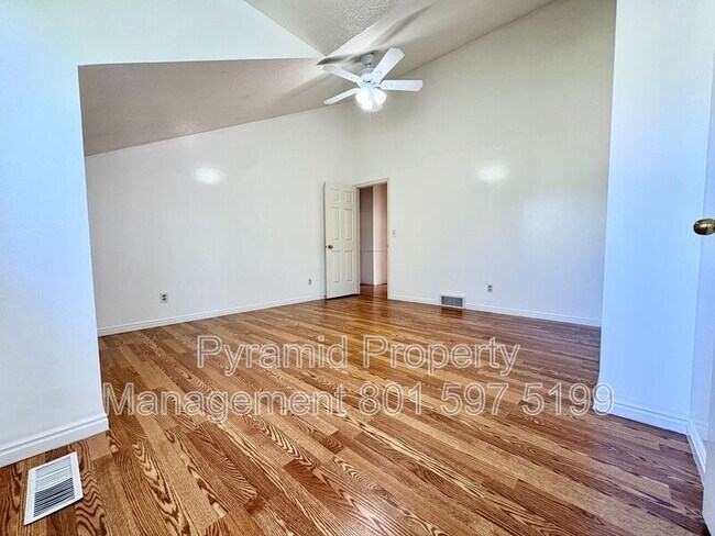 Building Photo - 1099 Shepard Ln