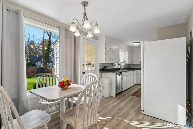 Building Photo - 27 Melrose Ave