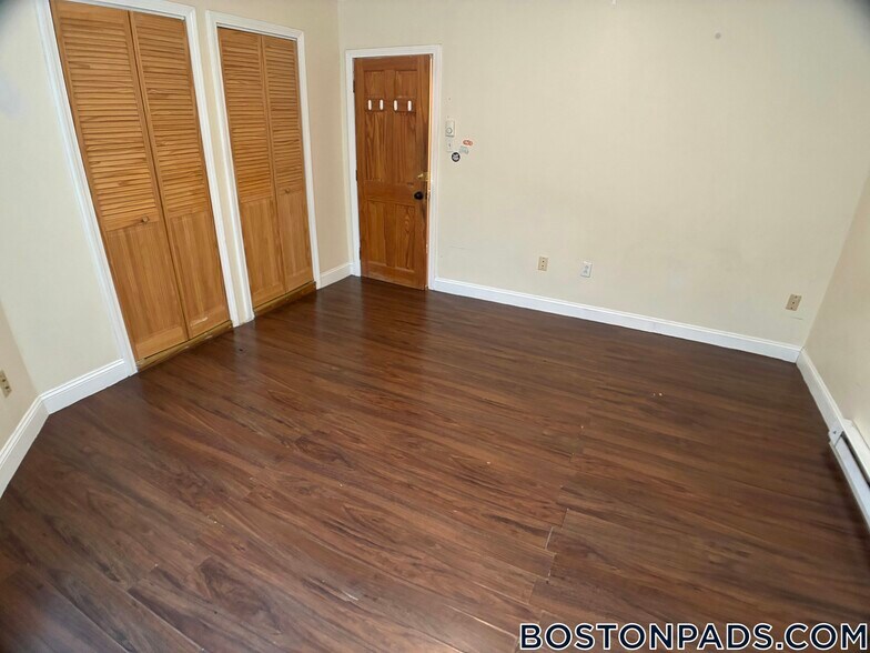 Building Photo - 739 Parker St