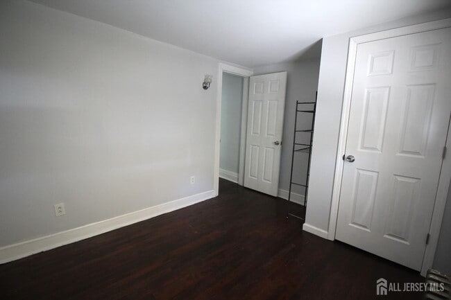 Building Photo - 417 Elmer St