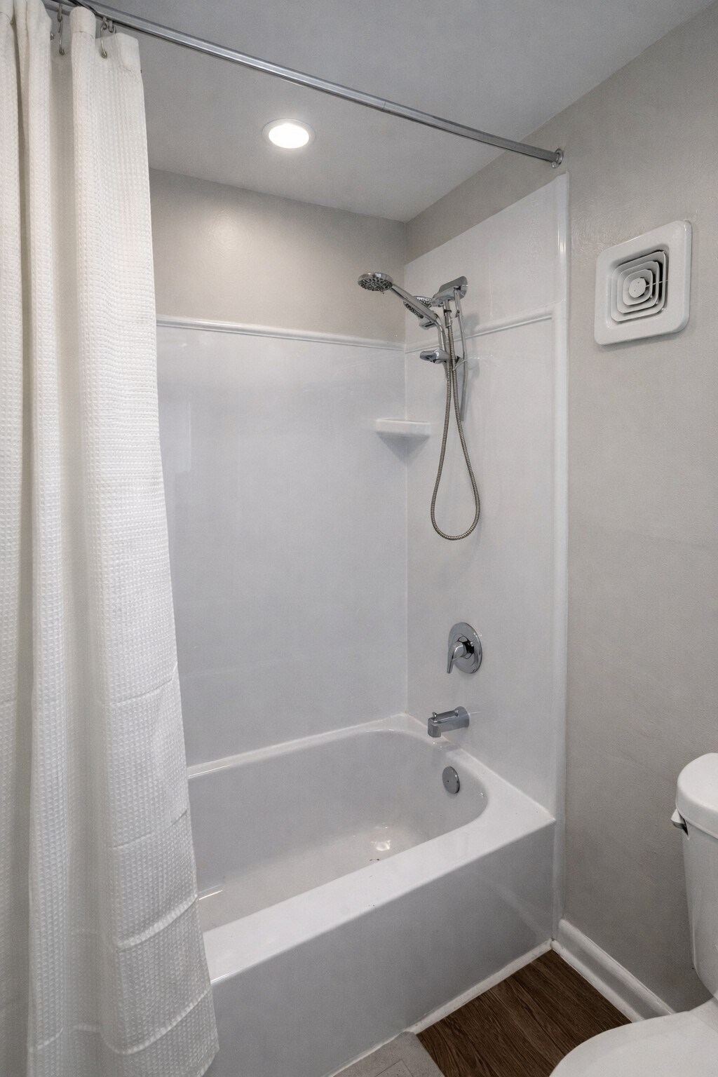 Building Photo - 2601 Hillsboro Pike