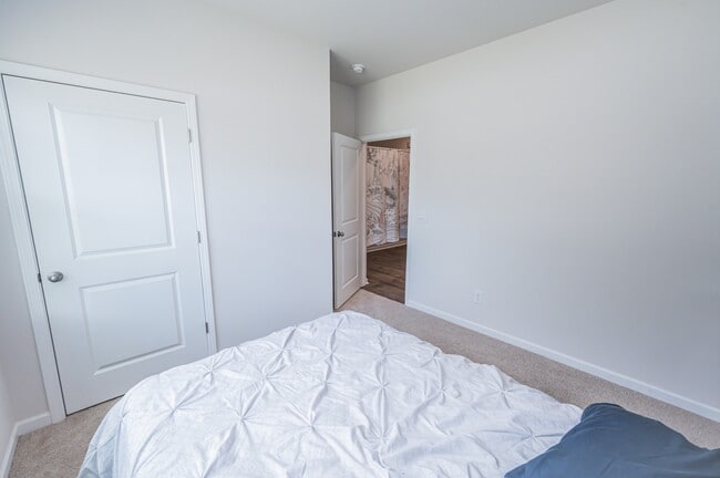 Building Photo - 1201 Santa Lucia Dr