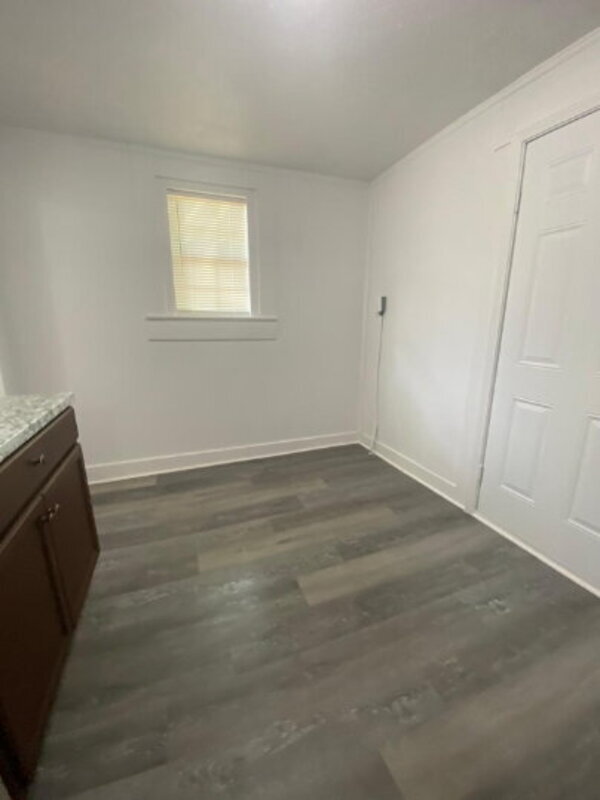 Building Photo - 511 Alford St