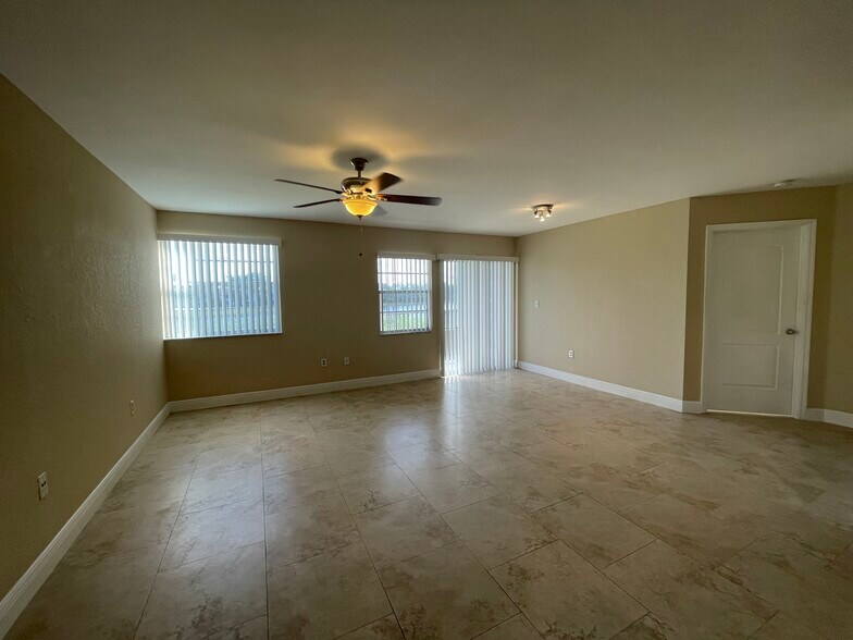 Building Photo - 2810 N Oakland Forest Dr