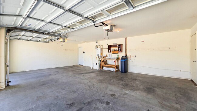 Building Photo - 16141 W Gibson Ln