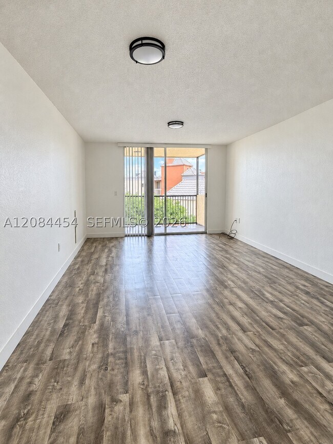 Building Photo - 8255 Lake Dr