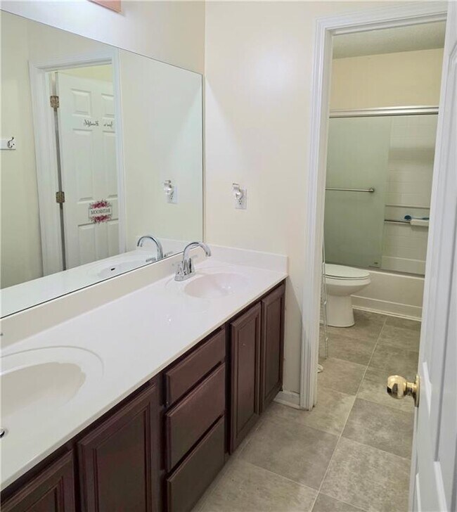 Building Photo - 1696 Central Park Loop