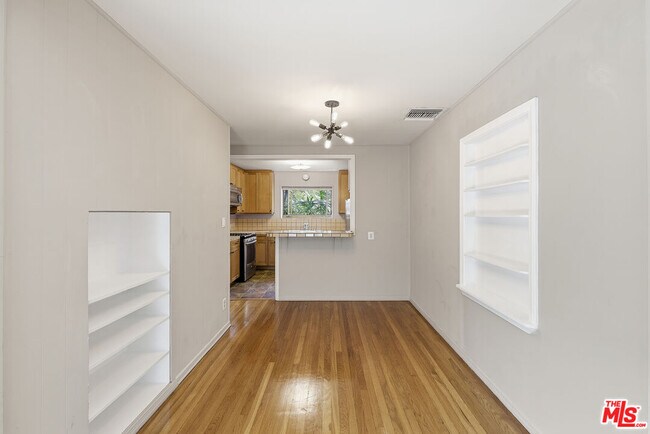 Building Photo - 820 Crestmoore Pl