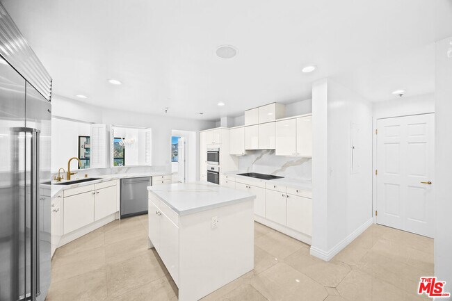 Building Photo - 10724 Wilshire Blvd
