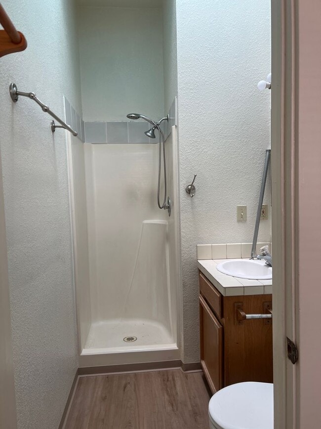 Building Photo - 588 Meriwether