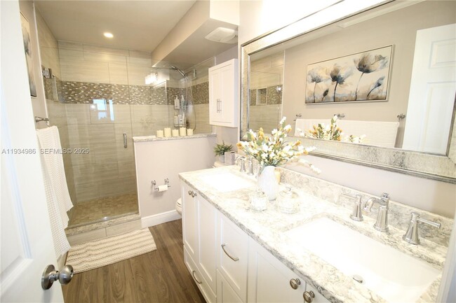 Building Photo - 7370 S Ocean Dr