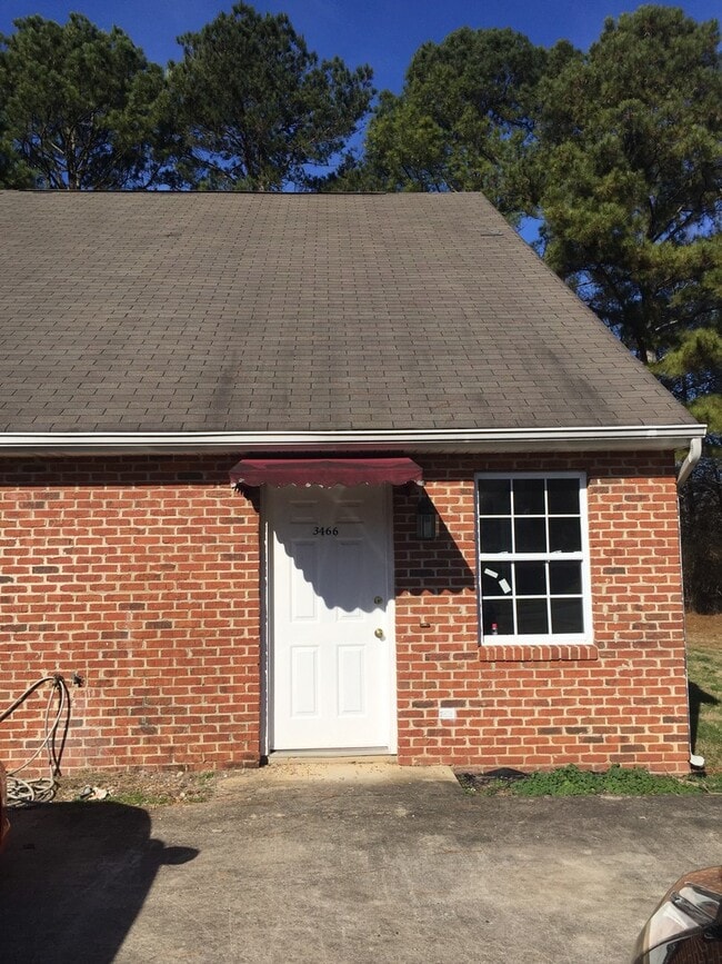 Primary Photo - 3466 Hedge Drive Northeast