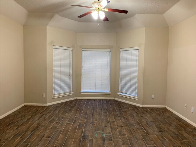 Building Photo - 731 Annie's Way