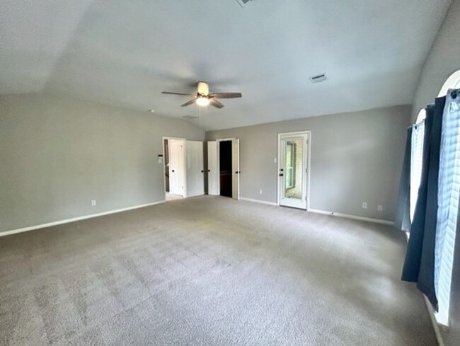 Building Photo - $350 OFF FIRST MONTH'S RENT IF YOU MOVE IN...