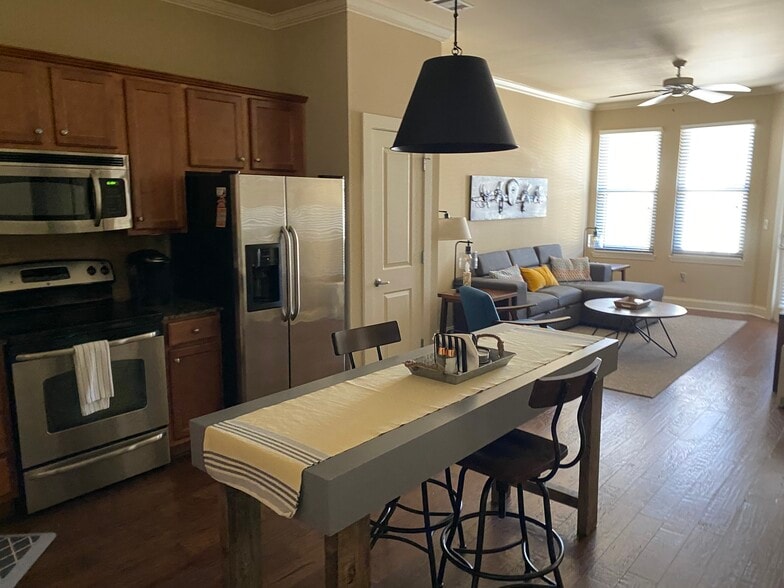 Building Photo - 445 W Blount Ave