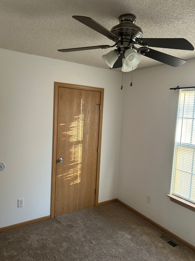 Building Photo - 707 Riess Ln