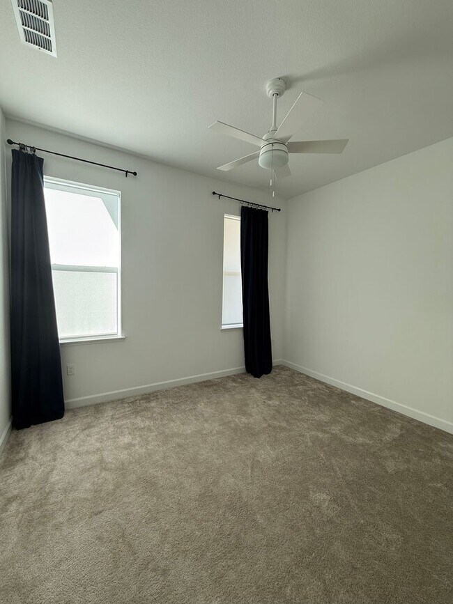 Building Photo - LAKE VIEW