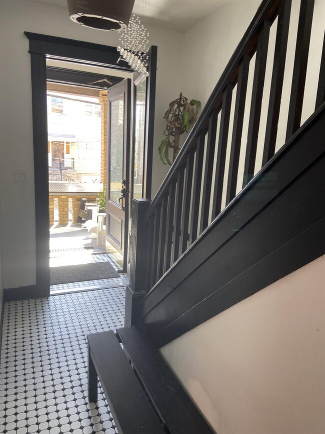 Building Photo - 1402 8th St
