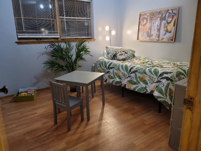 Building Photo - 3411 S Howell Ave