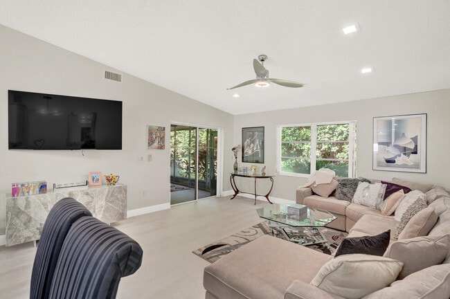 Building Photo - 6444 Mill Pointe Cir