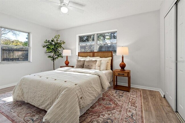 Building Photo - 7370 Holiday Dr