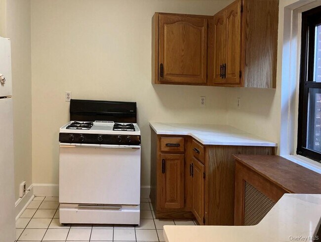 Building Photo - 240 Halstead Ave