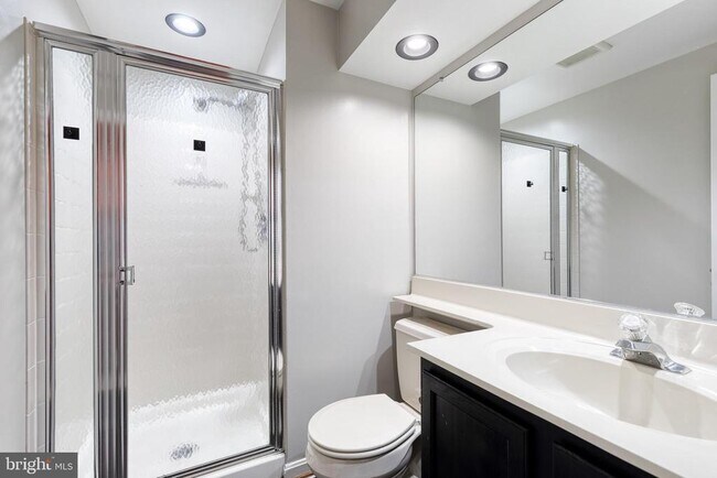 Building Photo - 684 Lions Gate Ln