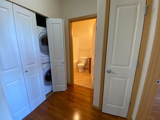 Building Photo - DuPont 2 Bedroom Town Home