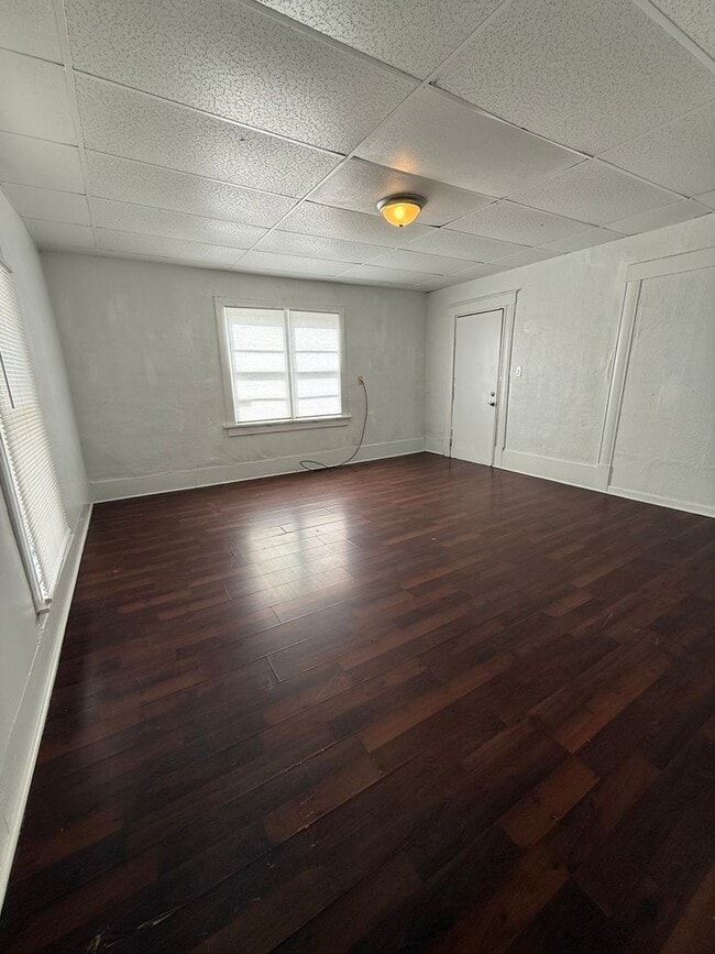 Building Photo - One Bedroom Duplex Available with Washer/Dryer Hookups
