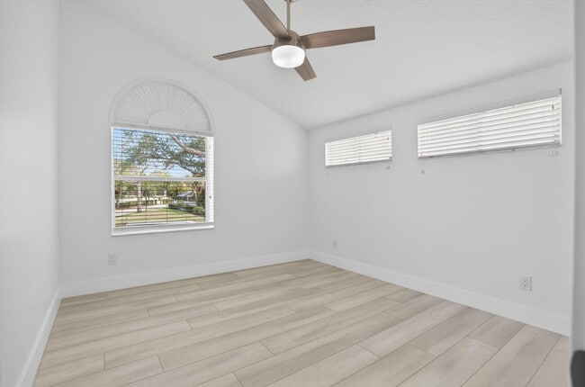 Building Photo - 5230 Woodruff Ln