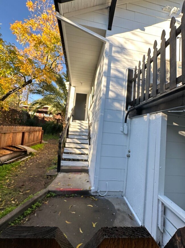 Building Photo - Chestnut-1918/1920