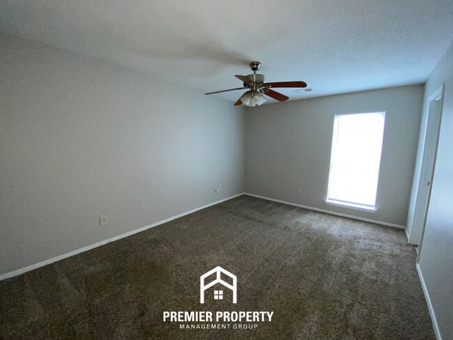 Building Photo - Charming 3BR Memphis Home with Hardwood Floors, Back Porch & Fenced Yard