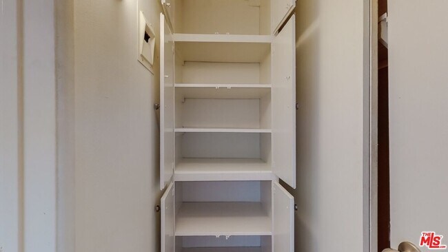 Building Photo - 10333 Santa Monica Blvd