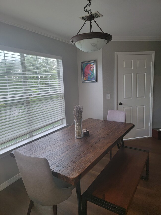 Dining area - 10961 Burnt Mill Rd