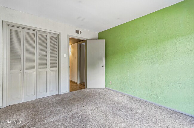 Building Photo - 4433 N Stanton St