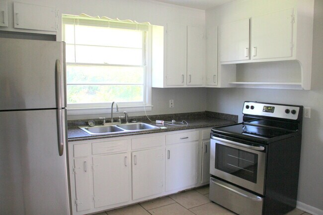 Building Photo - Rivergate Mall!! 3 Bedrooms / 1 Bathroom Renovated!