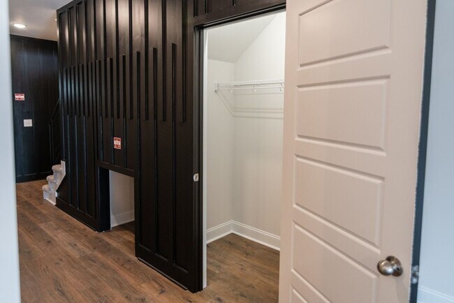 Building Photo - Gorgeous Single Family Home