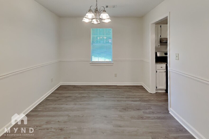 Building Photo - 5561 Northcut Dr