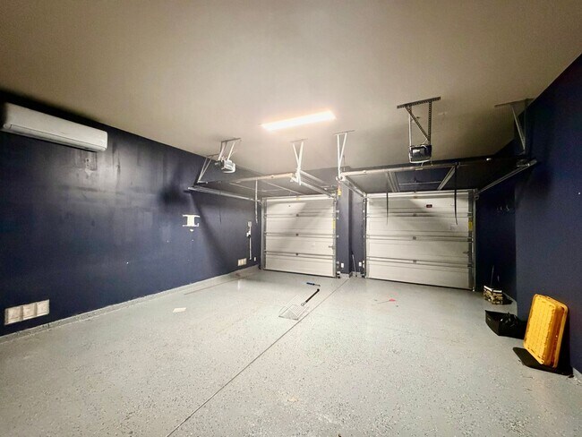 Building Photo - Welcome home to 621 Cavan!