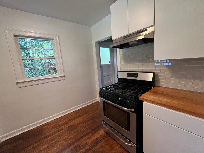 Building Photo - 2140 Arcadia Pl