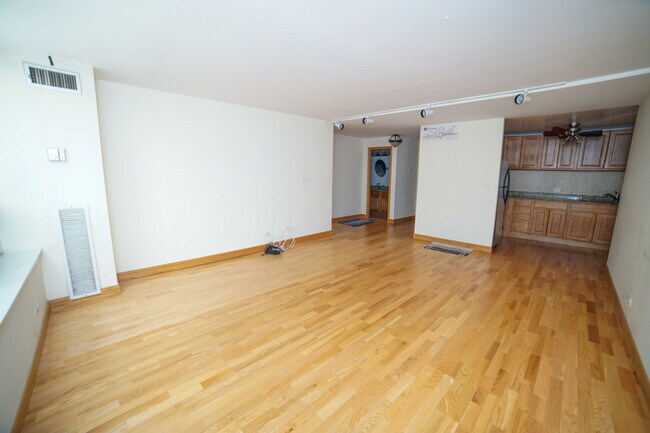 Building Photo - 233 E Erie St