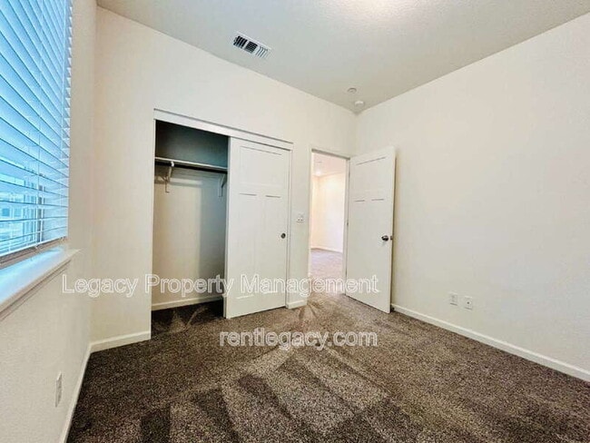 Building Photo - 3879 Ivan Way