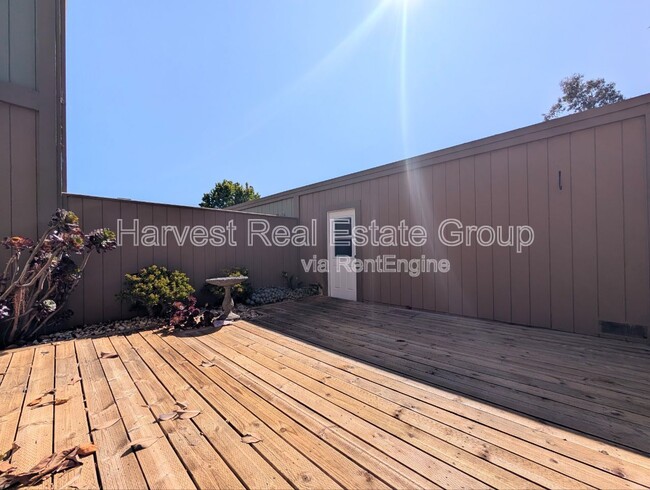 Building Photo - 1155 Holly St