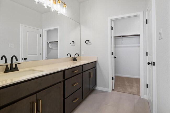 Building Photo - 117 Kiowa Bnd