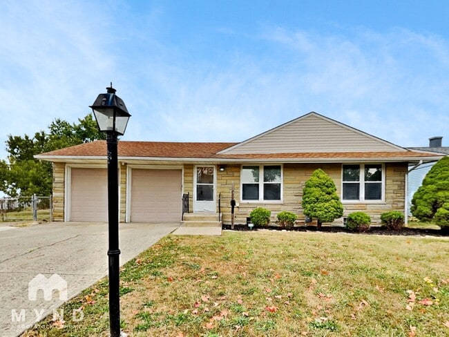 Building Photo - 2574 Vanderberg Ave