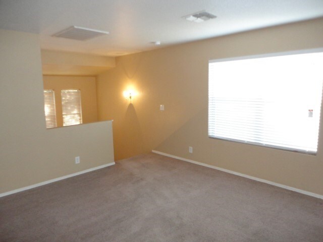 Building Photo - 1425 N Thunderbird Ave