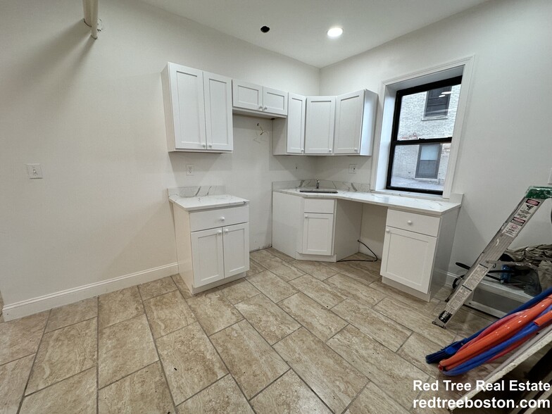 Building Photo - 27 Egremont Rd