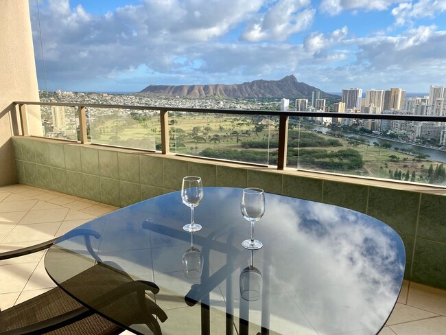 Building Photo - Diamond Head Views! City Views! Golf Cours...